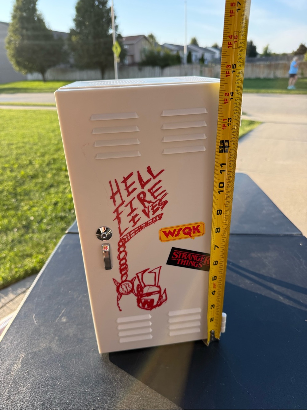 Stranger Things Hellfire Club Locker Mini Fridge - Picture 4 of 8
